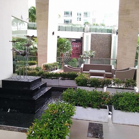 Peak Tower In Phatumnak Pattaya Exterior photo