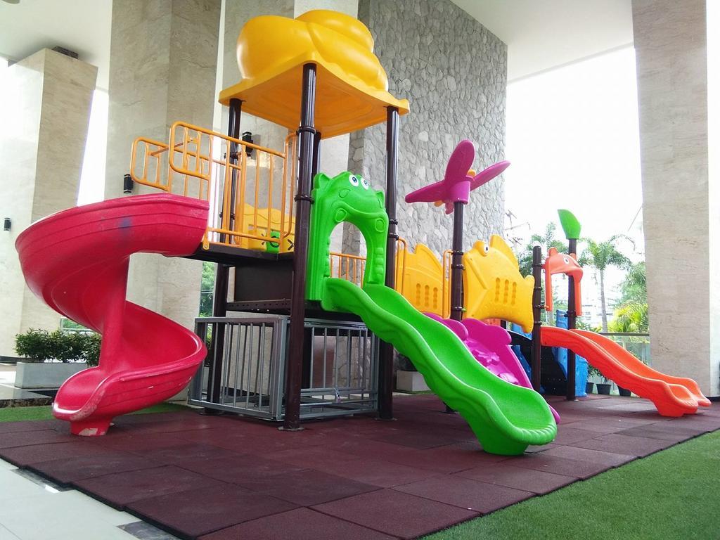 Peak Tower In Phatumnak Pattaya Exterior photo