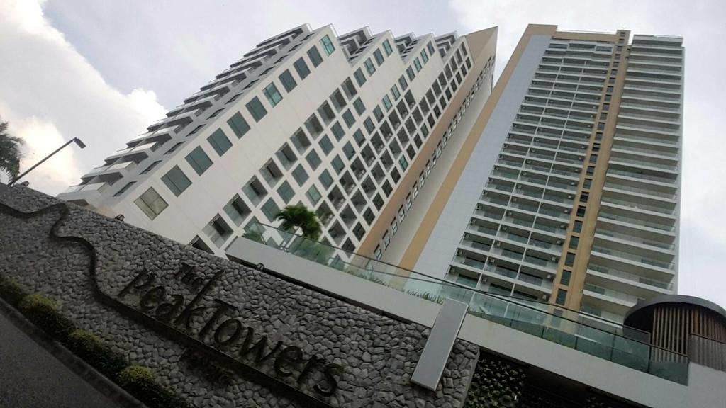 Peak Tower In Phatumnak Pattaya Exterior photo
