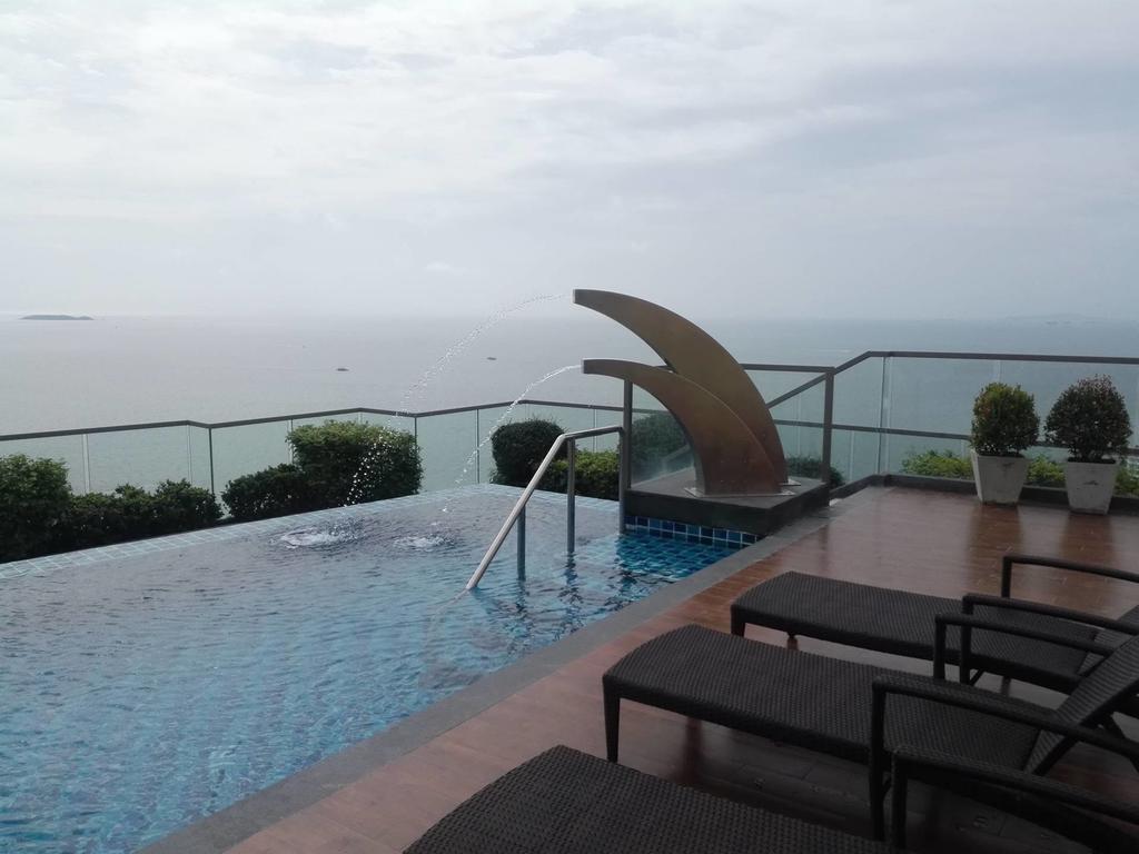Peak Tower In Phatumnak Pattaya Exterior photo