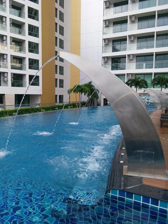 Peak Tower In Phatumnak Pattaya Exterior photo